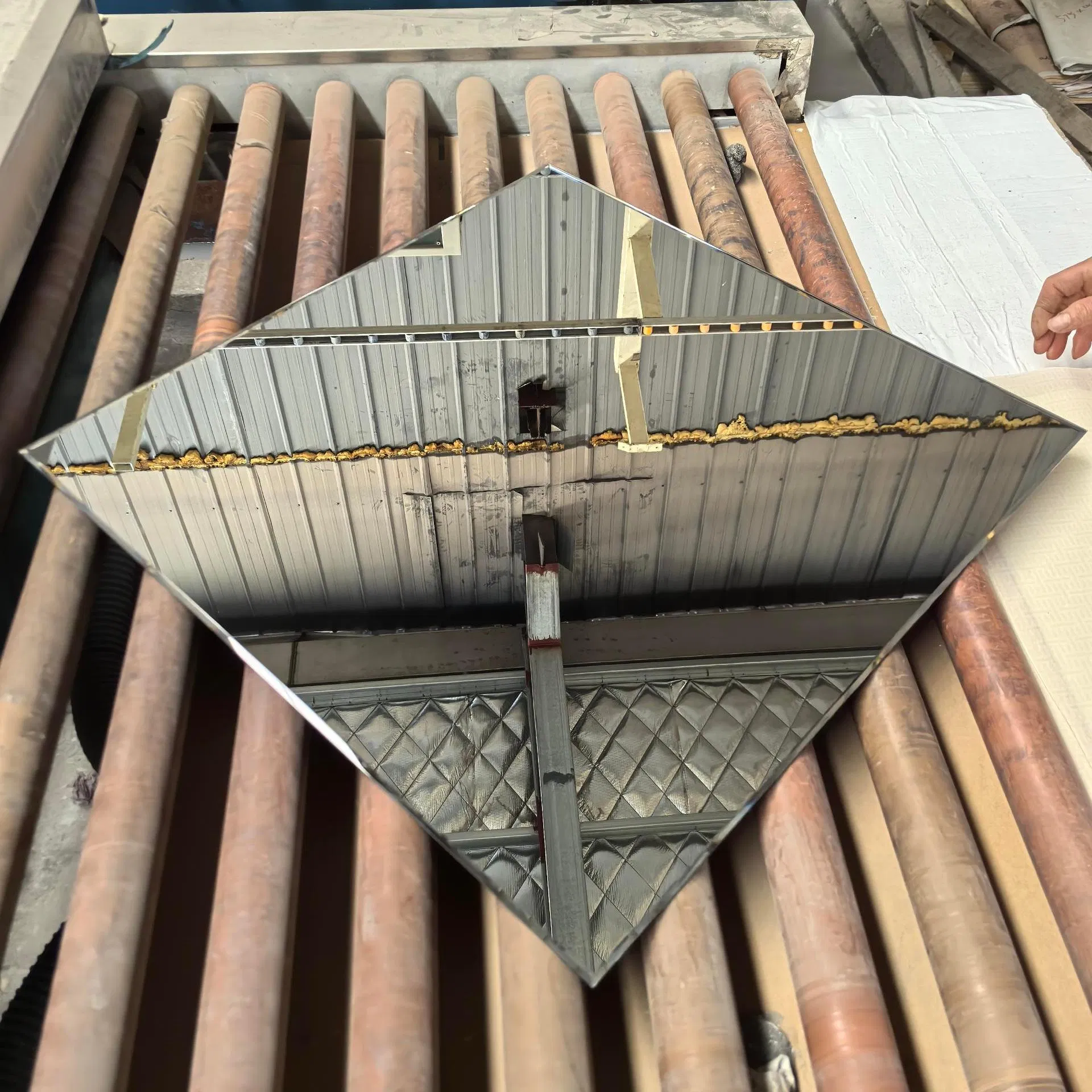 Custom High Quality Mirror Glass Temperable Safety Shatterproof for Gym Retail Stores