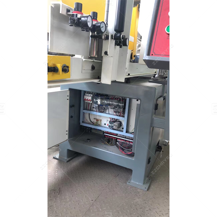 Ленточная пила по дереву горизонтальная автоматическая