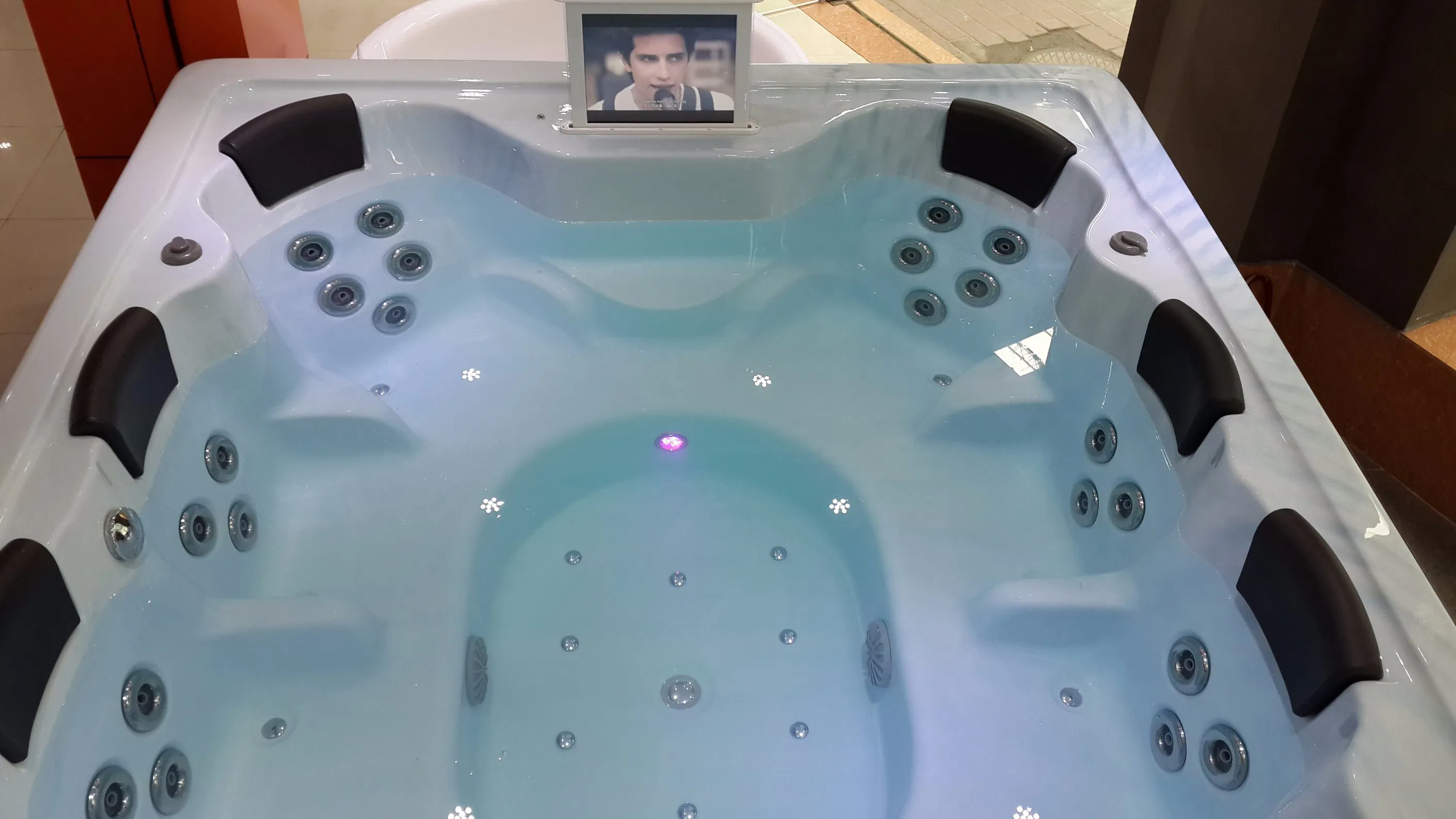 Акриловый СПА-бассейн на 8 человек с гидромассажем