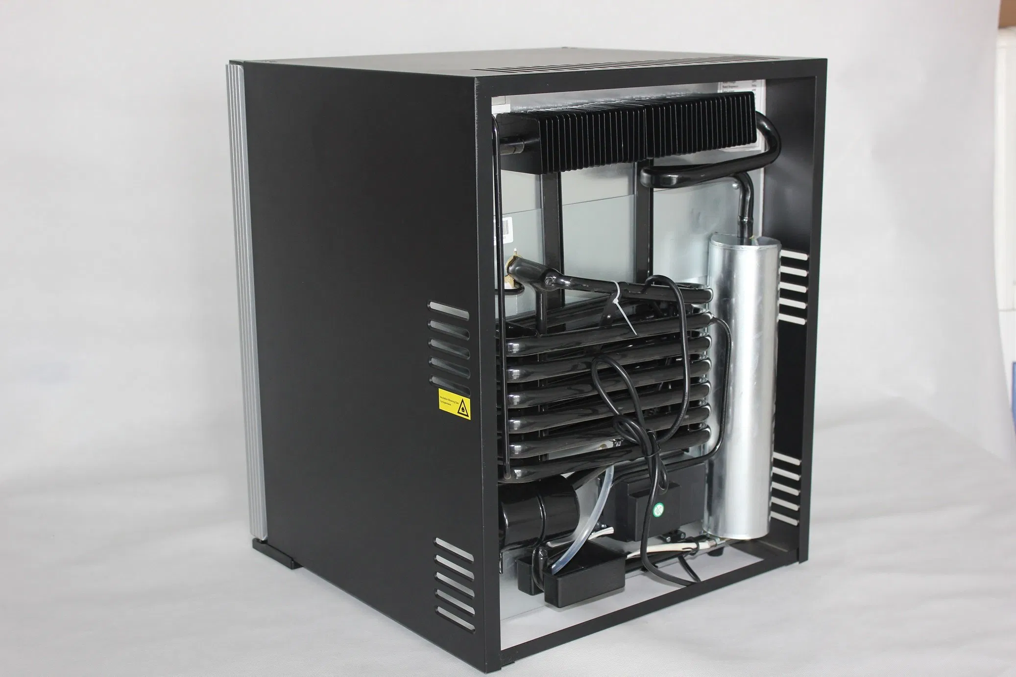Mini Refrigerator with Solid Door (17Liters)