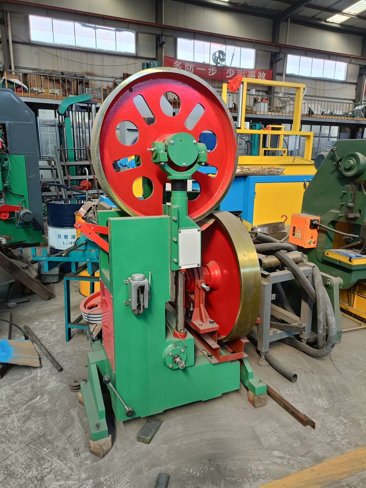 Станок ленточнопильный вертикальный по дереву со столом