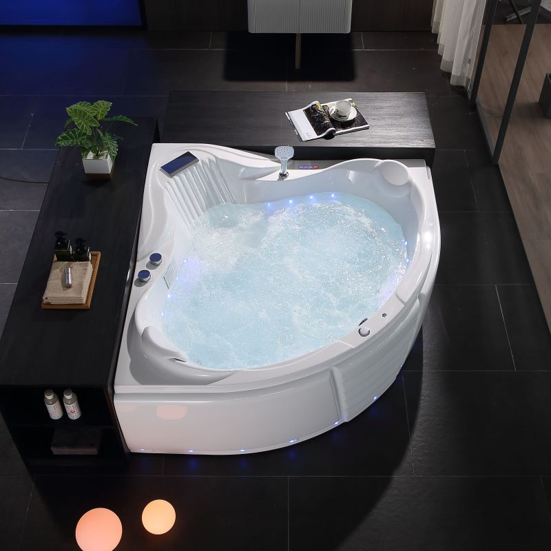 Массажная ванна с гидромассажем и подсветкой