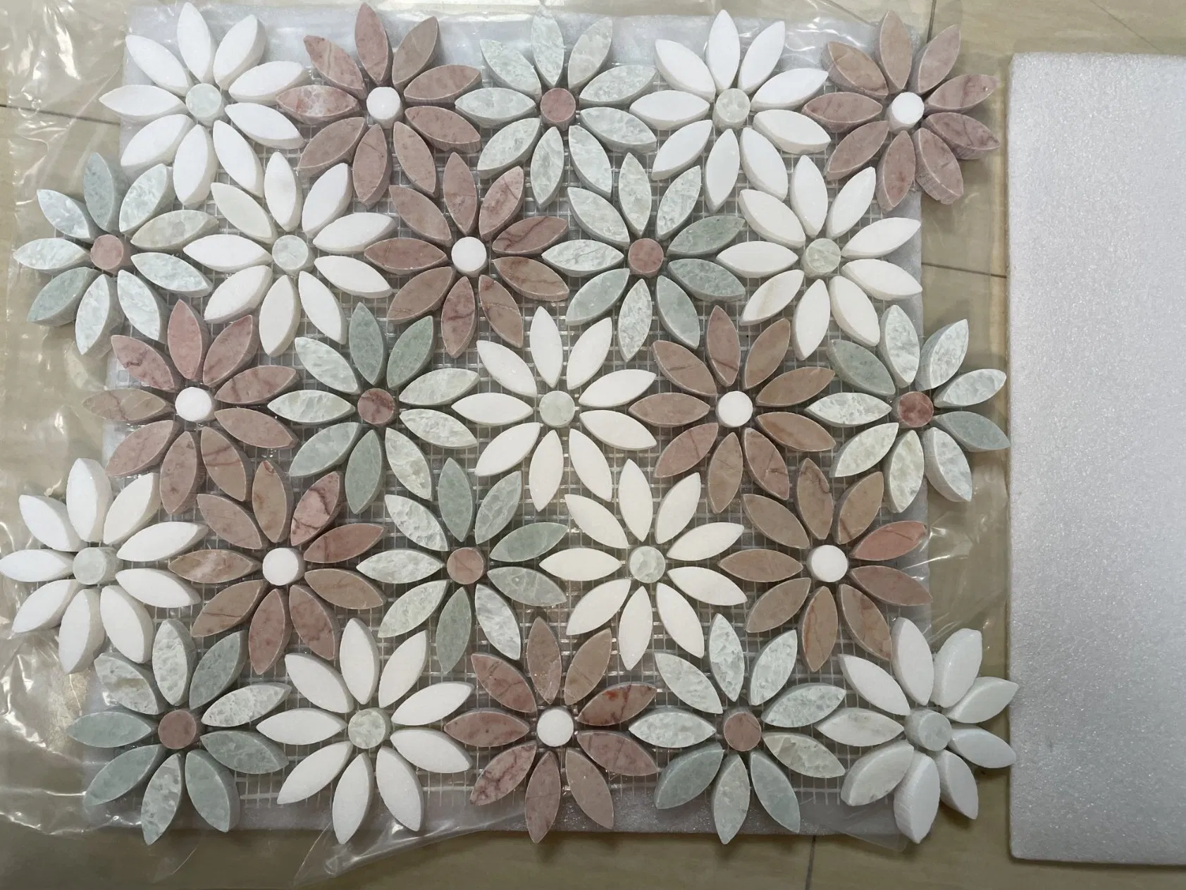 Waterjet Daisy Flower Mosaic Interior Kitchen/Bathroom/Toilet Flooring Walling Decoration Tiles