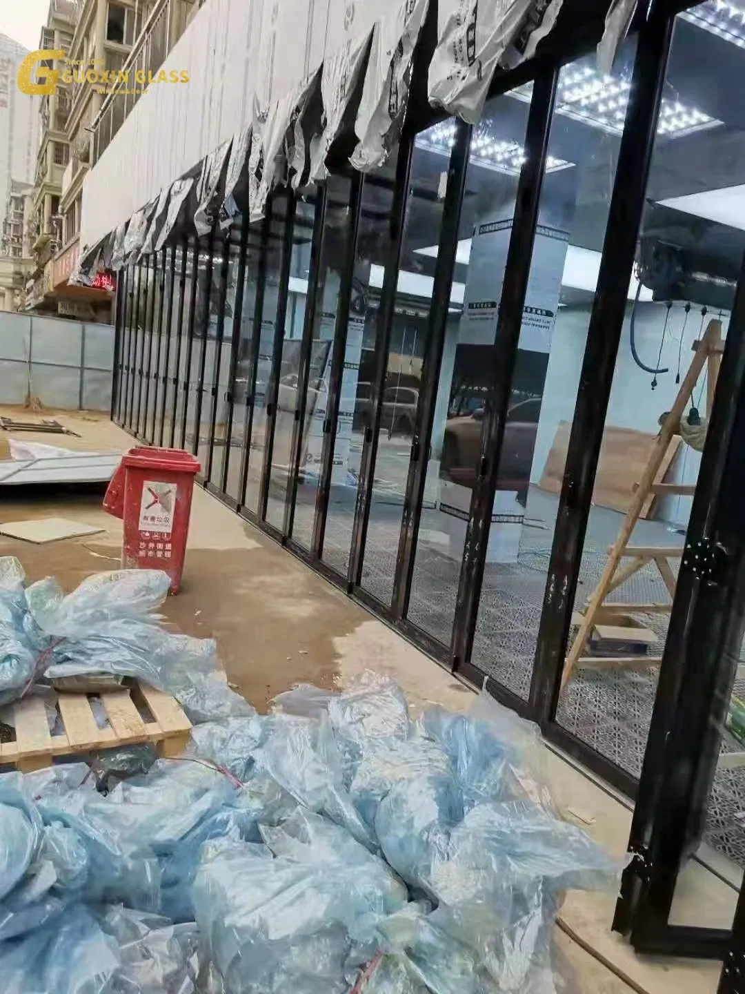 Современные алюминиевые раздвижные двери с закаленным стеклом