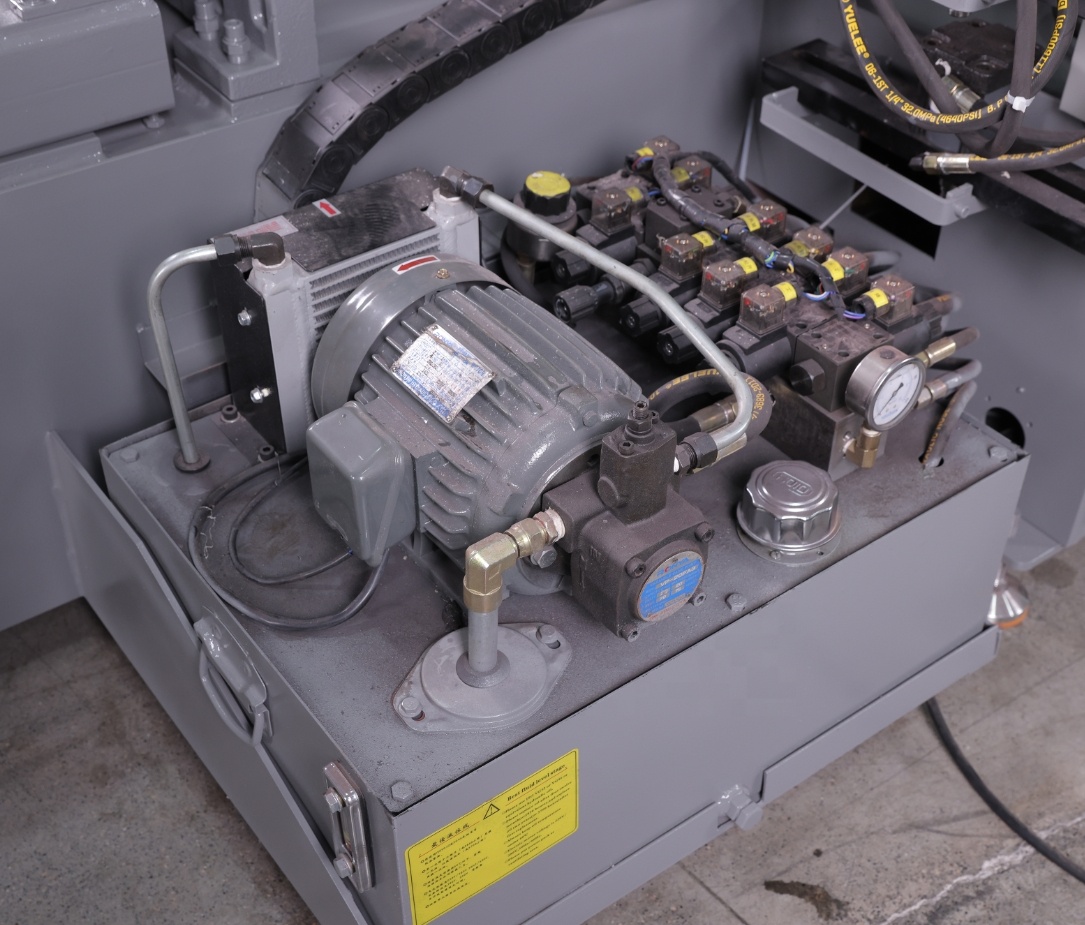 Станок ленточнопильный горизонтальный двухстоечный автоматический с ЧПУ по металлу