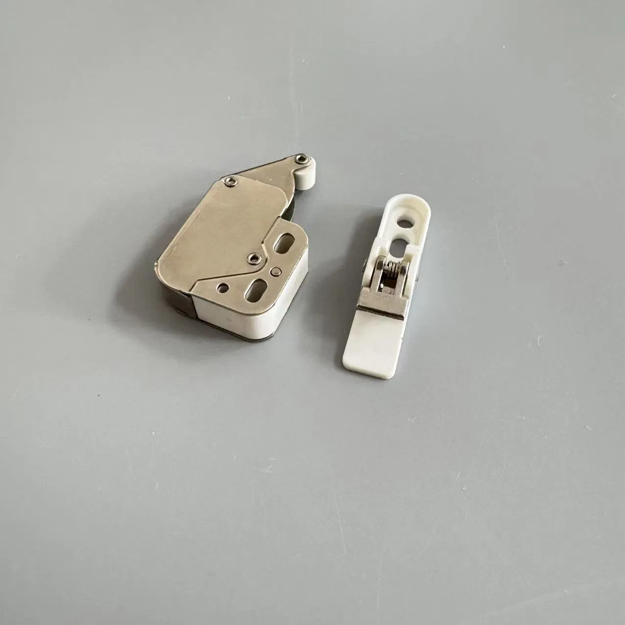 Push Lock Mini Latch with Plastic Pulley