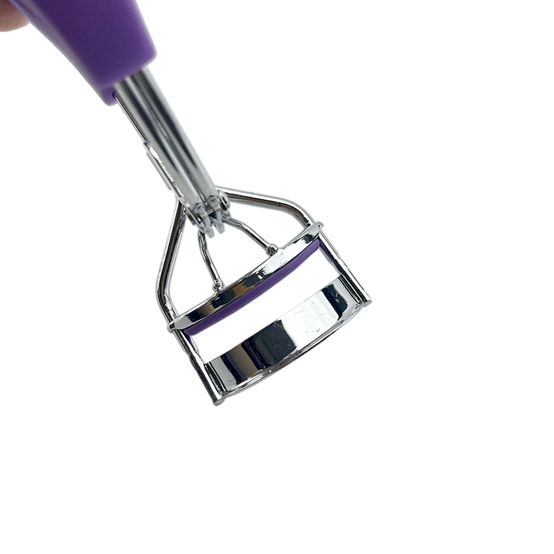 Special Curlved Design Carbon Steel Portable Eyelash Curler for Easy Usage