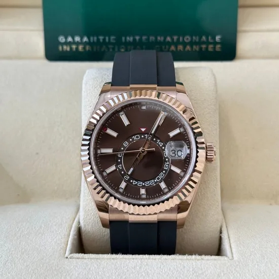 Modern Tourbillon Style Mechanical Watch for Luxury Lovers with Cosc Quality