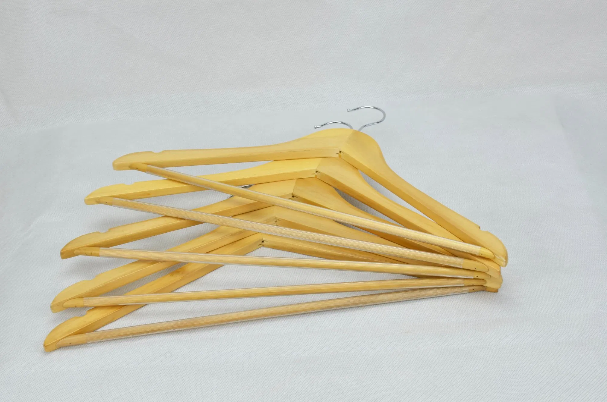 Деревянные вешалки для одежды с антискользящей перекладиной