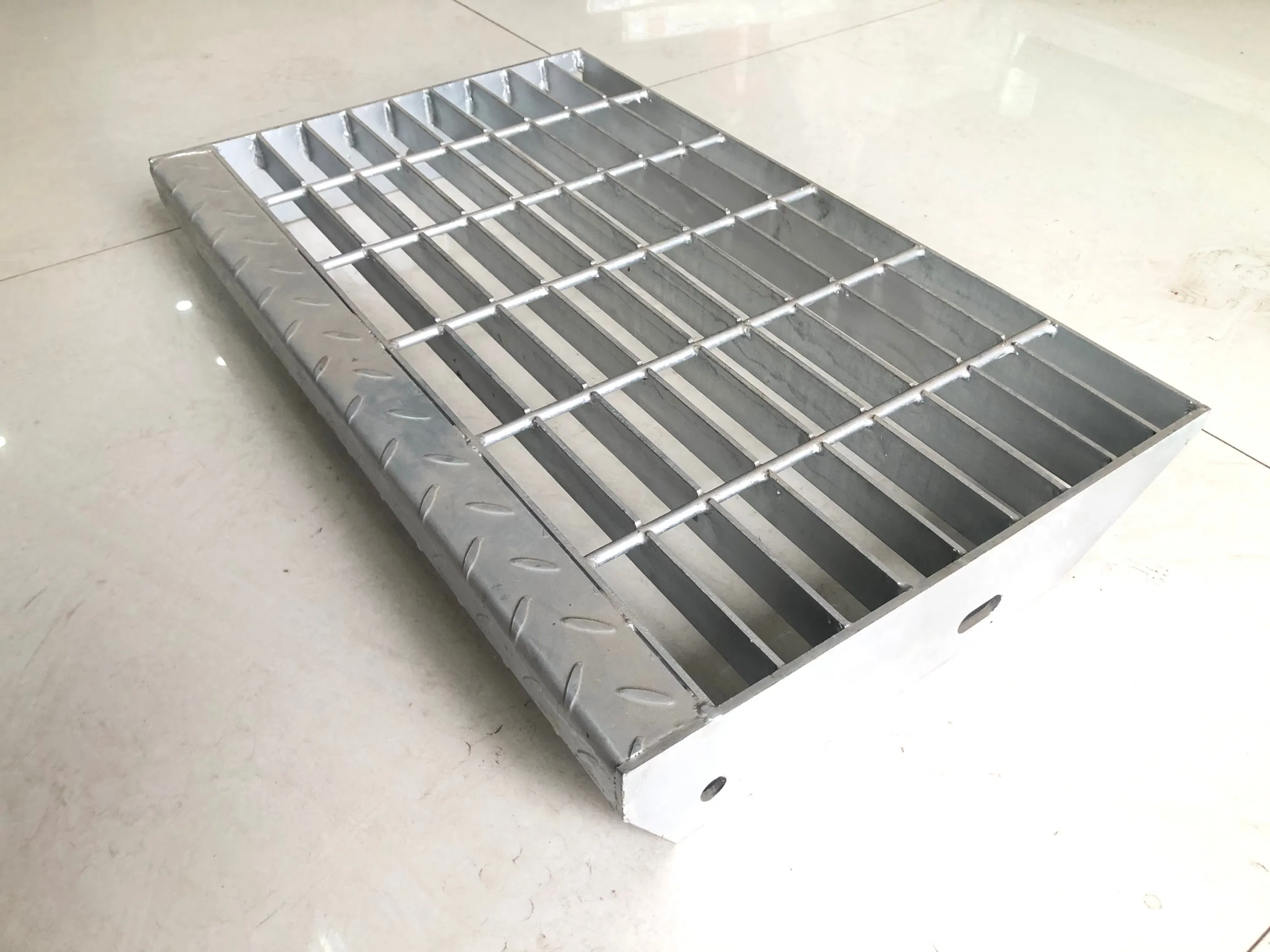 Step Treads Dipped Galvanized Metal Grid Stair Treads Steel Grating Walkway