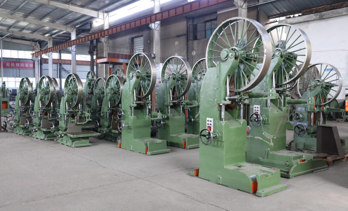 Станок ленточнопильный вертикальный автоматический