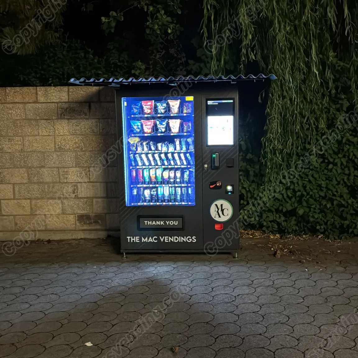 Focusvend Offer Outdoor Vending Machine with Weatherproof Outdoor and Anti-Theft