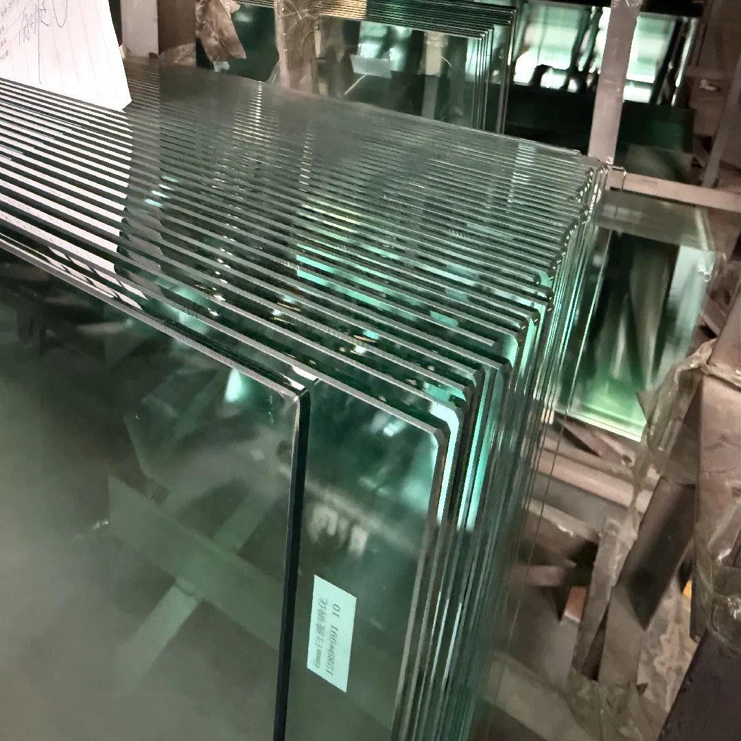 Гнутое закаленное стекло для аквариума 10-19 мм