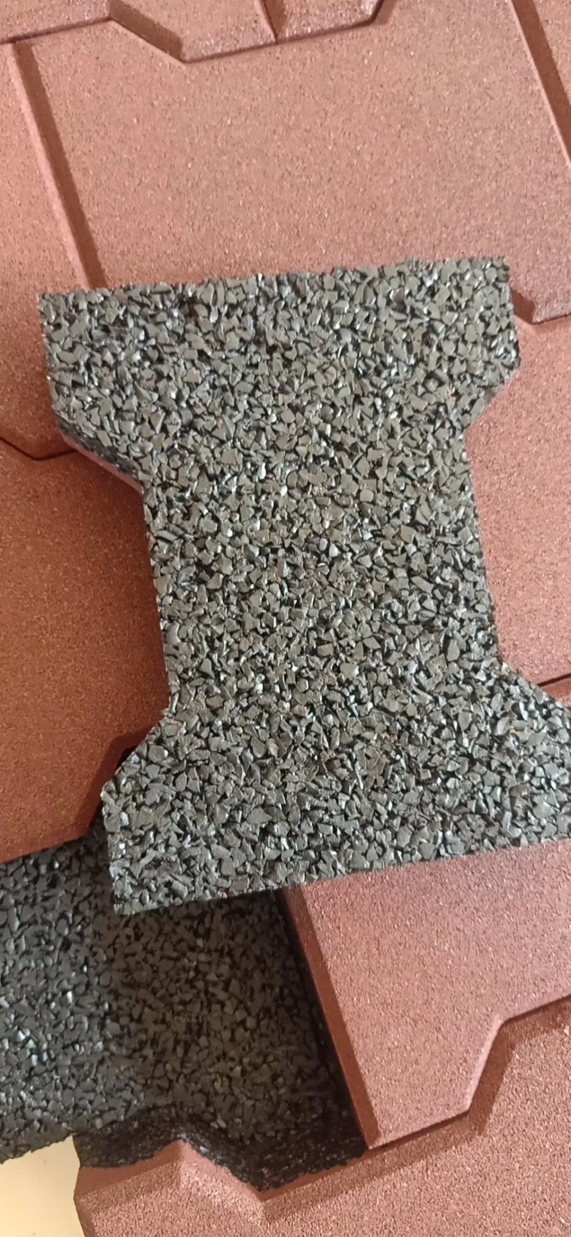 2023 Anti-UV Rubber Tiles Rubber Floor Tile Green/Red Dog-Bone EPDM Granules