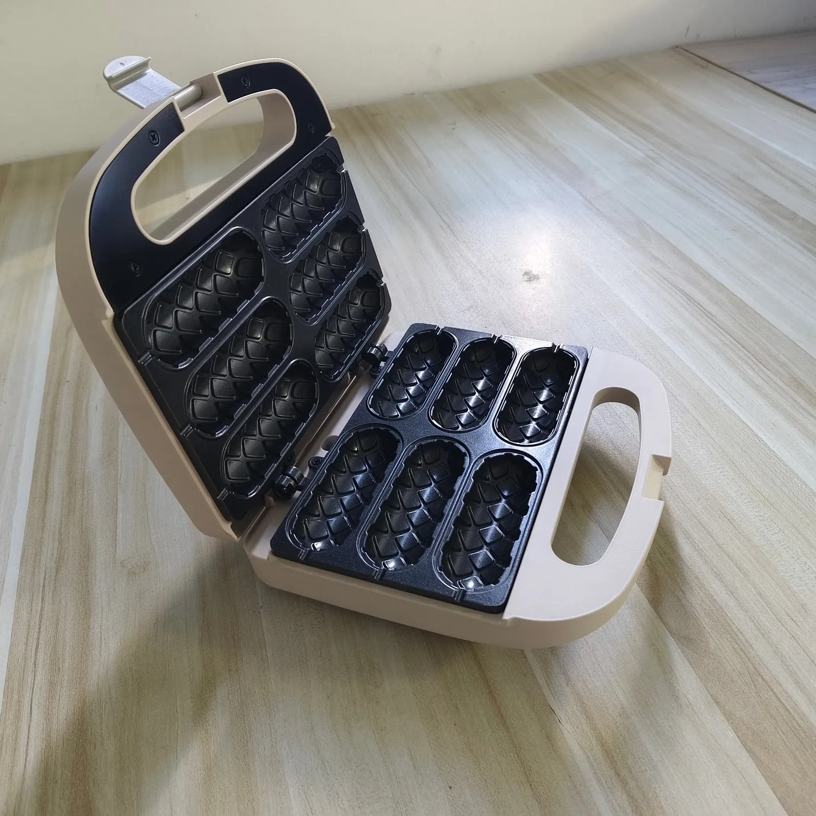 Corn Dog Waffle Maker, Hot Dog Waffle Machine with Non-Stick Coating Plate, Hot Dog Maker Toaster Make 6 Corn Dogs, Make Corn Dog in Minutes, Easy to Clean