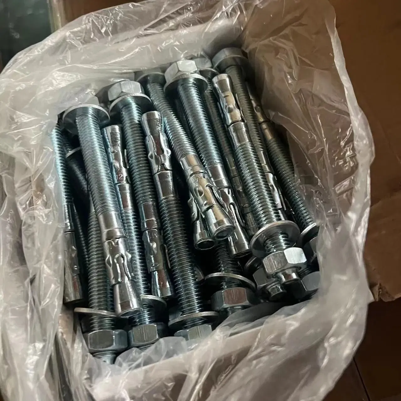 Анкерный болт клиновой из нержавеющей стали для бетона