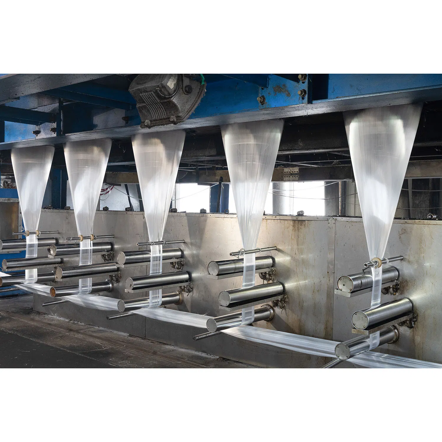 HDPE Fish Pond Liner 0.5mm 0.75 mm 1mm 2mm Geomembrane Round Pond Liner for Shrimp Pond Liner 45 Mil Geomembrane