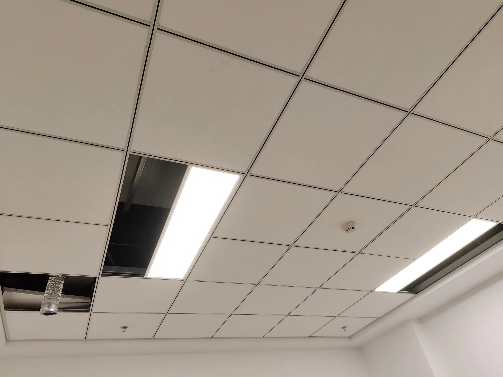 Factory Price Light Weight Fireproof Acoustic Fiberglass Insulation Ceiling Board for Hospital/Office