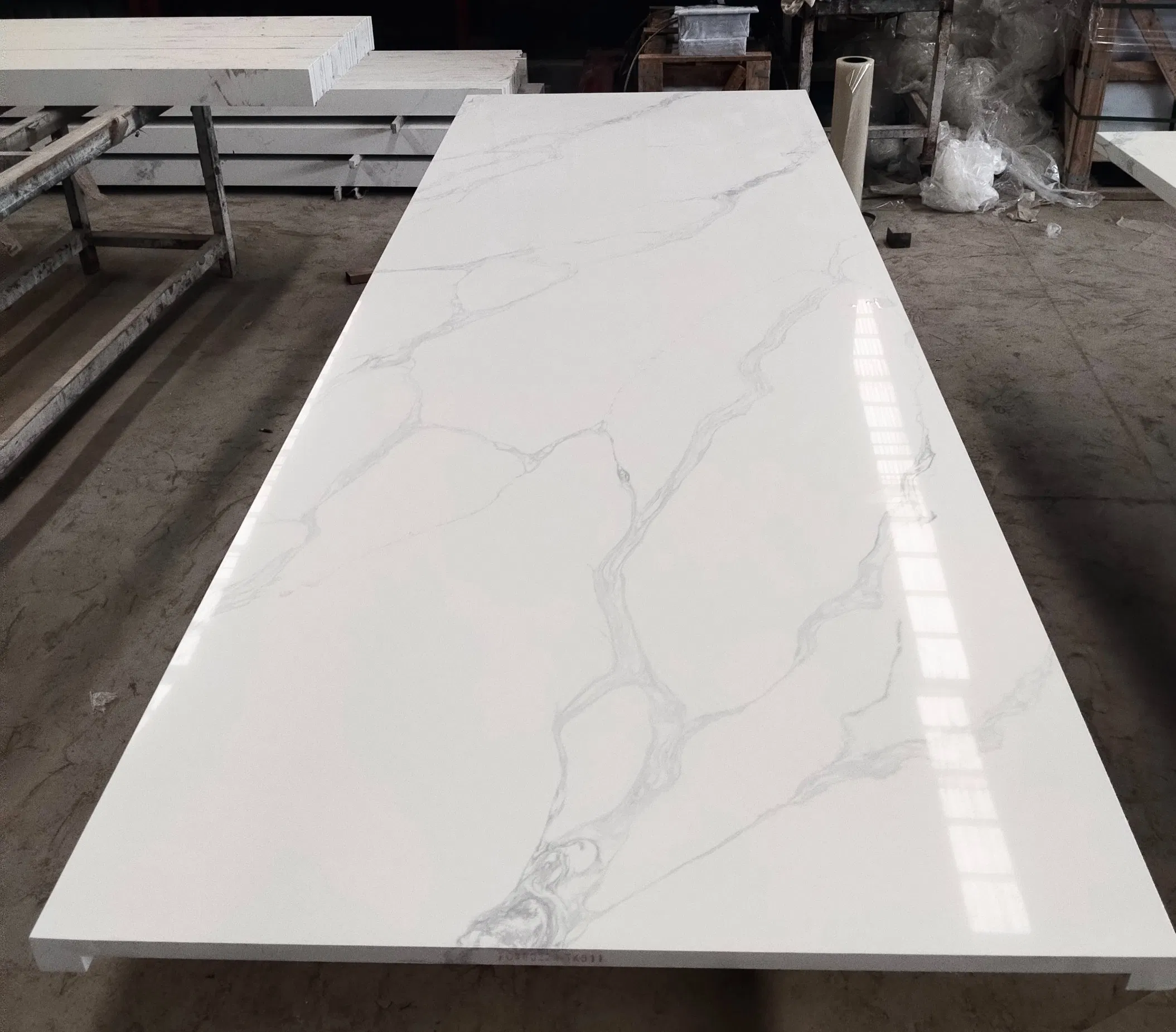 Engineering polished black/white/beige/grey/gold FBM-6207 Calacatta Rocky quartz stone for interiors/indoor slabs/kitchen/bathroom/vanity/table countertops