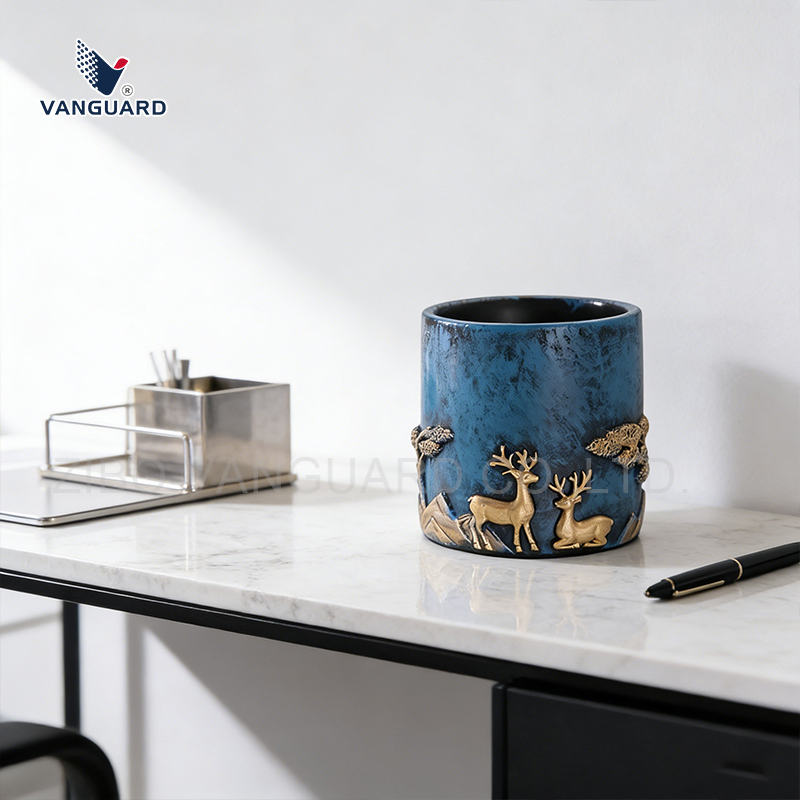 Wholesale Gift Christmas Ornament Top Collection Resin Storage Box Custom Resin Statue for Home Decoration