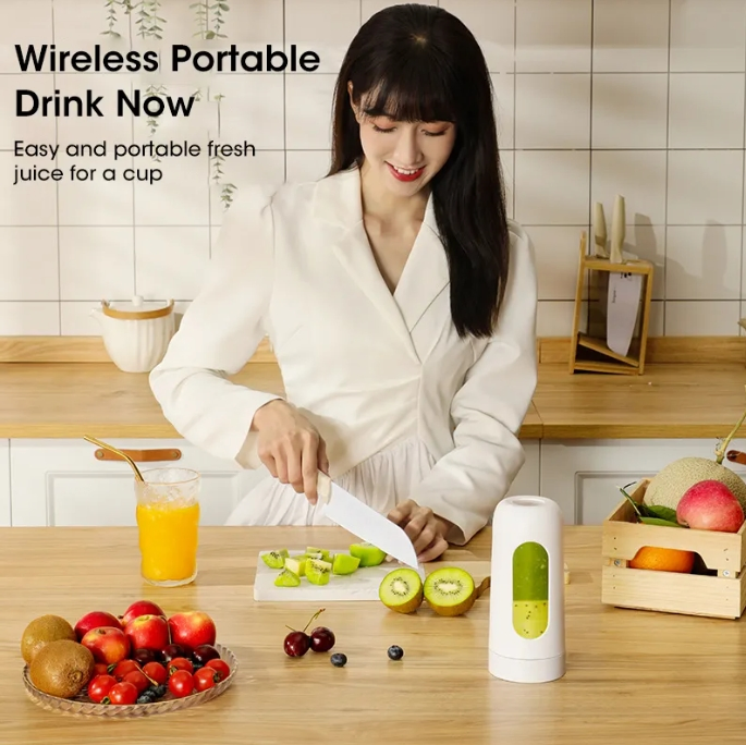 Mini Bottle Electric Portable Blender 300ml Fresh Fruit Small Smoothie Portable Blender Juicer