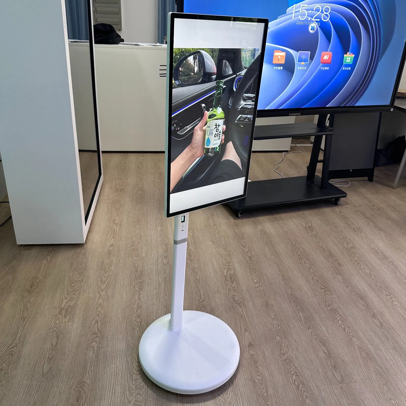 27-дюймовый Android Smart TV с сенсорным экраном и поворотом