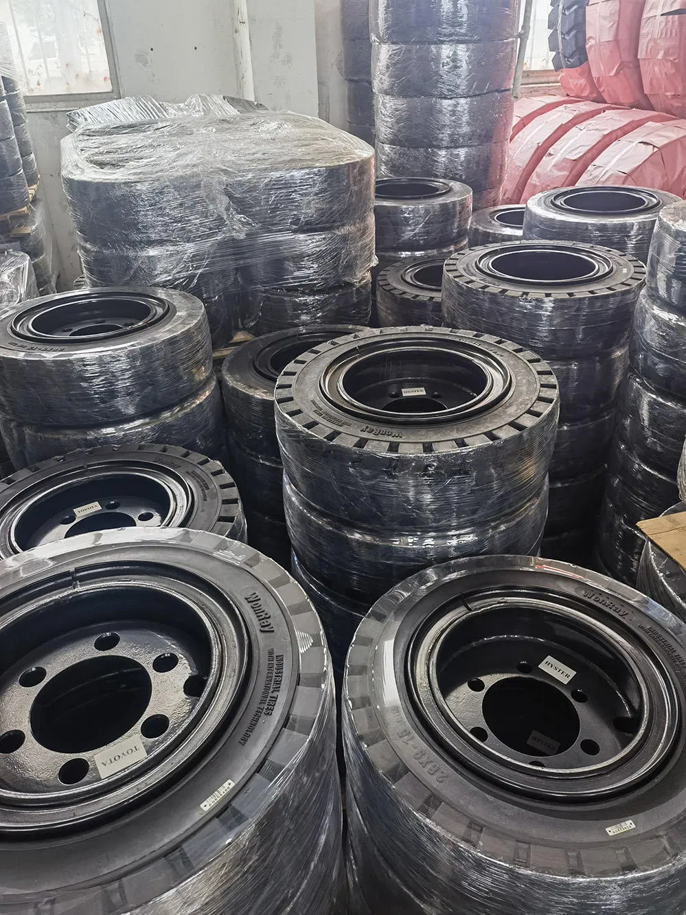 Цельная шина для погрузчика 28X9-15