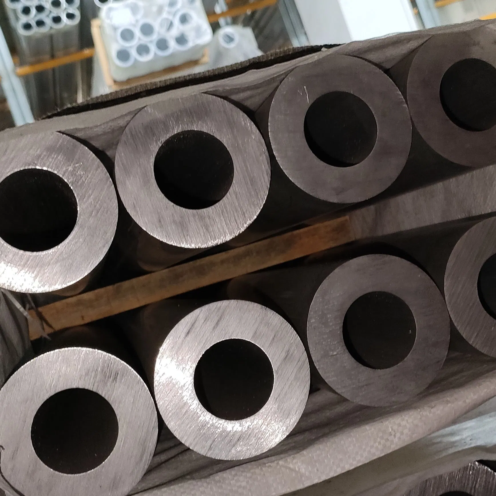 High Quality 2024 Aluminum Extrusion Tube /Tubing /Pipe