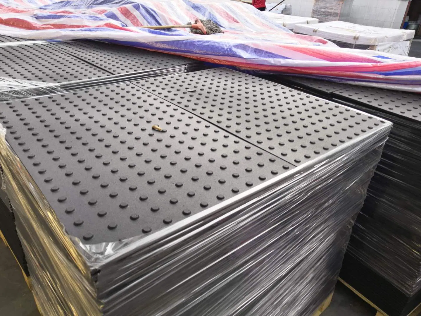 Gym Floor Mat Rubber Interlocking Horse Pathway Club Tiles