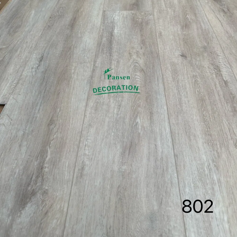 Anti-Slip Plastic Spc Vinyl Floor Home Decor Plank with Wood Grain Texture