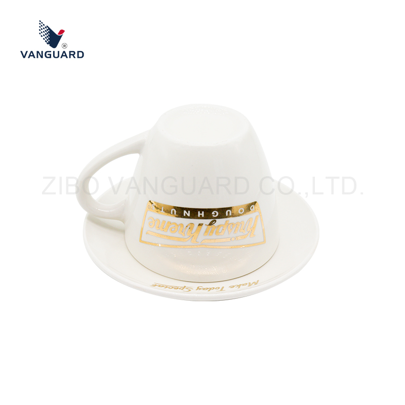 Керамическая чашка с блюдцем и золотым декором на заказ