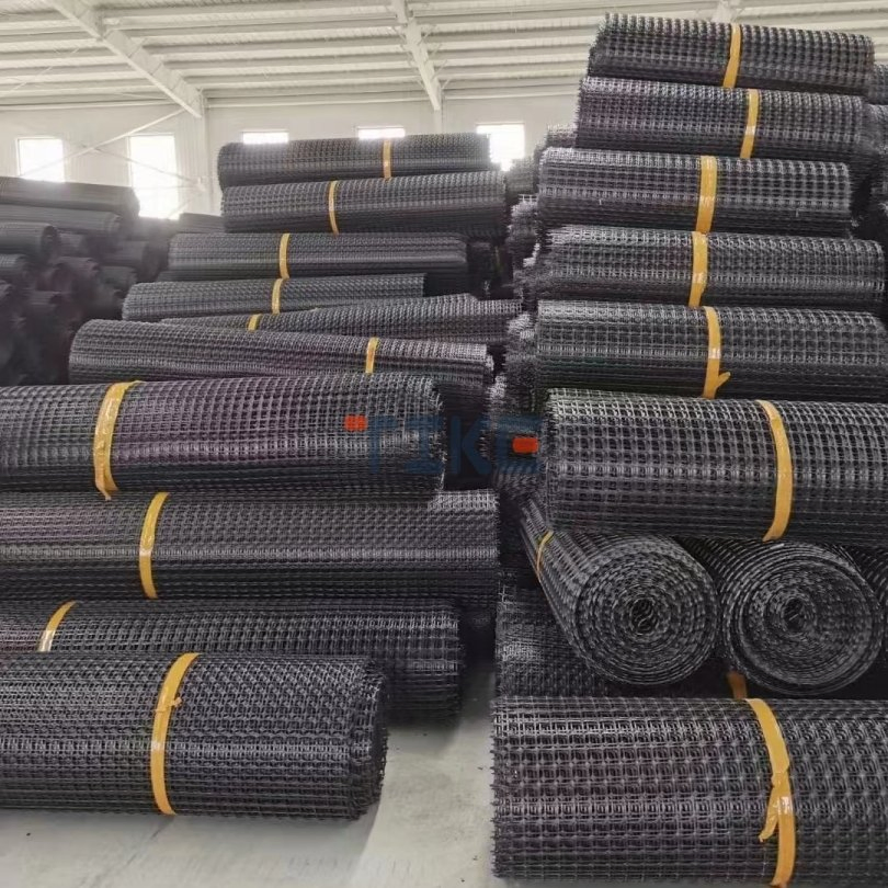 6' X 100' Black Trident Advanced Multi-Purpose Fence 1" X 1" Mesh Geogrid