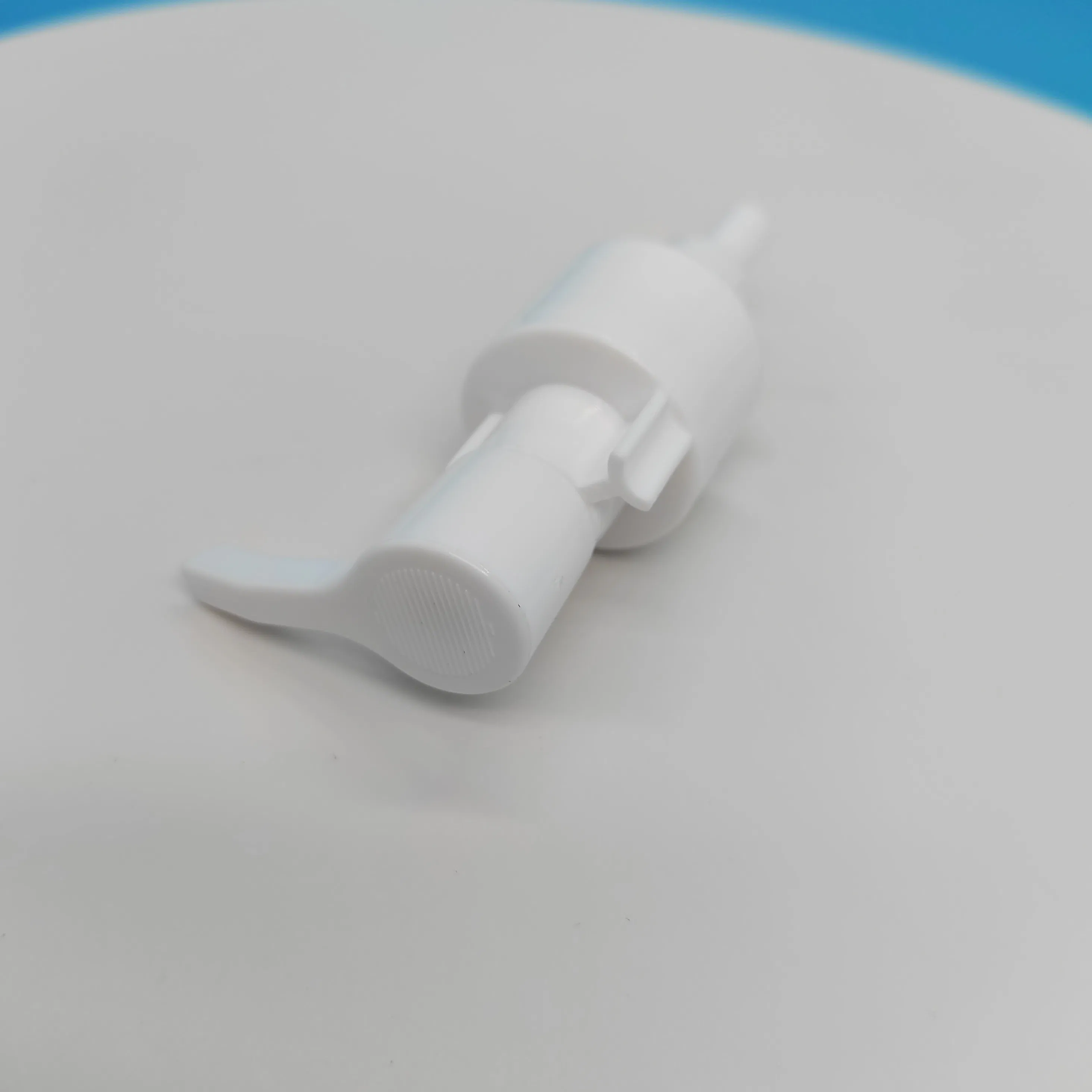 24/410 White Screw Plastic Makeup Remover Oil Pump with Clip