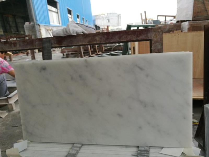 Плитка из белого каррарского мрамора для пола и стен