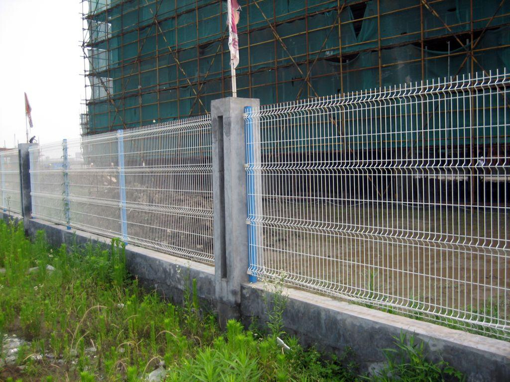 3D Triangle Bending Wire Mesh Fence PVC Coated Welded Mesh Garden Fence