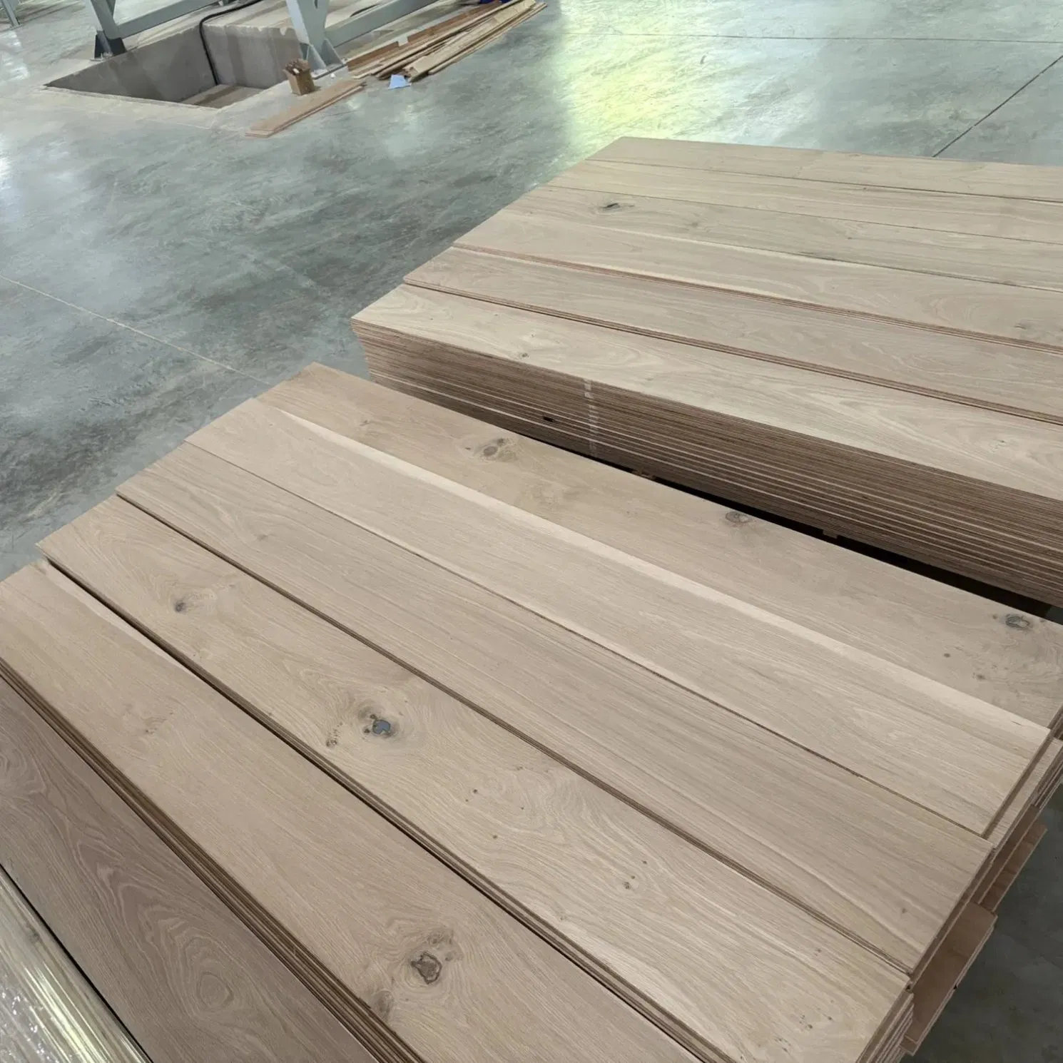 220mm Smooth Multilayer Oak Hardwood Flooring Indoor Living Room Modern Design Style Engineered Wood Plank Saw Cut White Oak