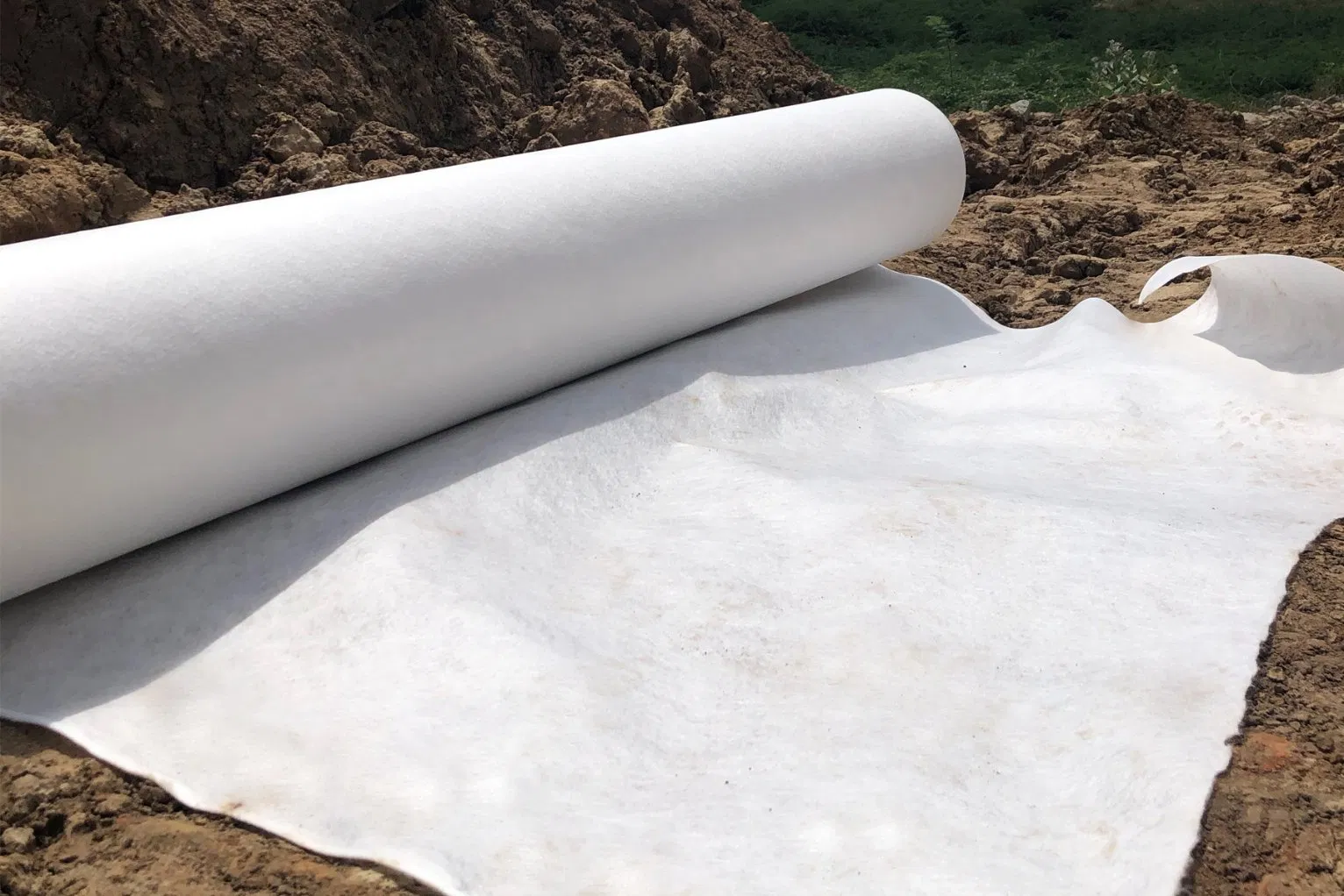 100-800G/M2 Polypropylene/Polyester Fabric Construction Material White/Black PP Pet Non-Woven Geotextile Fabric for Soil Separation and Drainage
