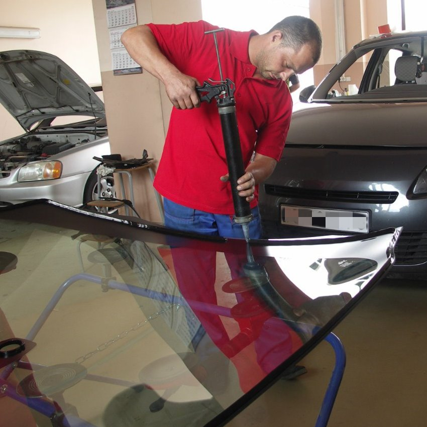 Многофункциональный силан-модифицированный адгезив-герметик для стекла и кузова автомобиля (Surtek 3969)