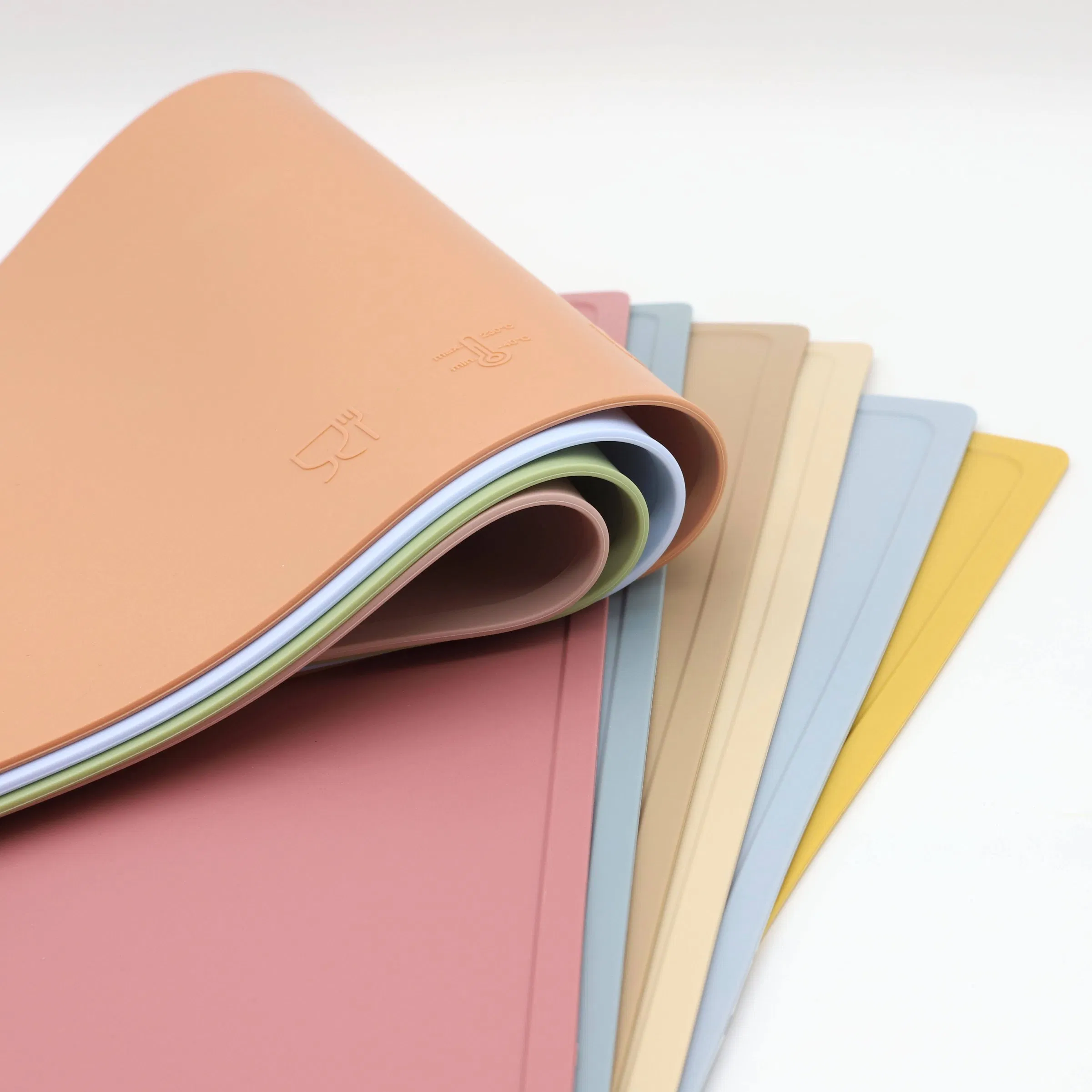 BPA Free Silicone Tray Mat Customize Kids Dining Table Place Baby Semicircle Shaped Non Slip Heat Resistant Silicone Placemat