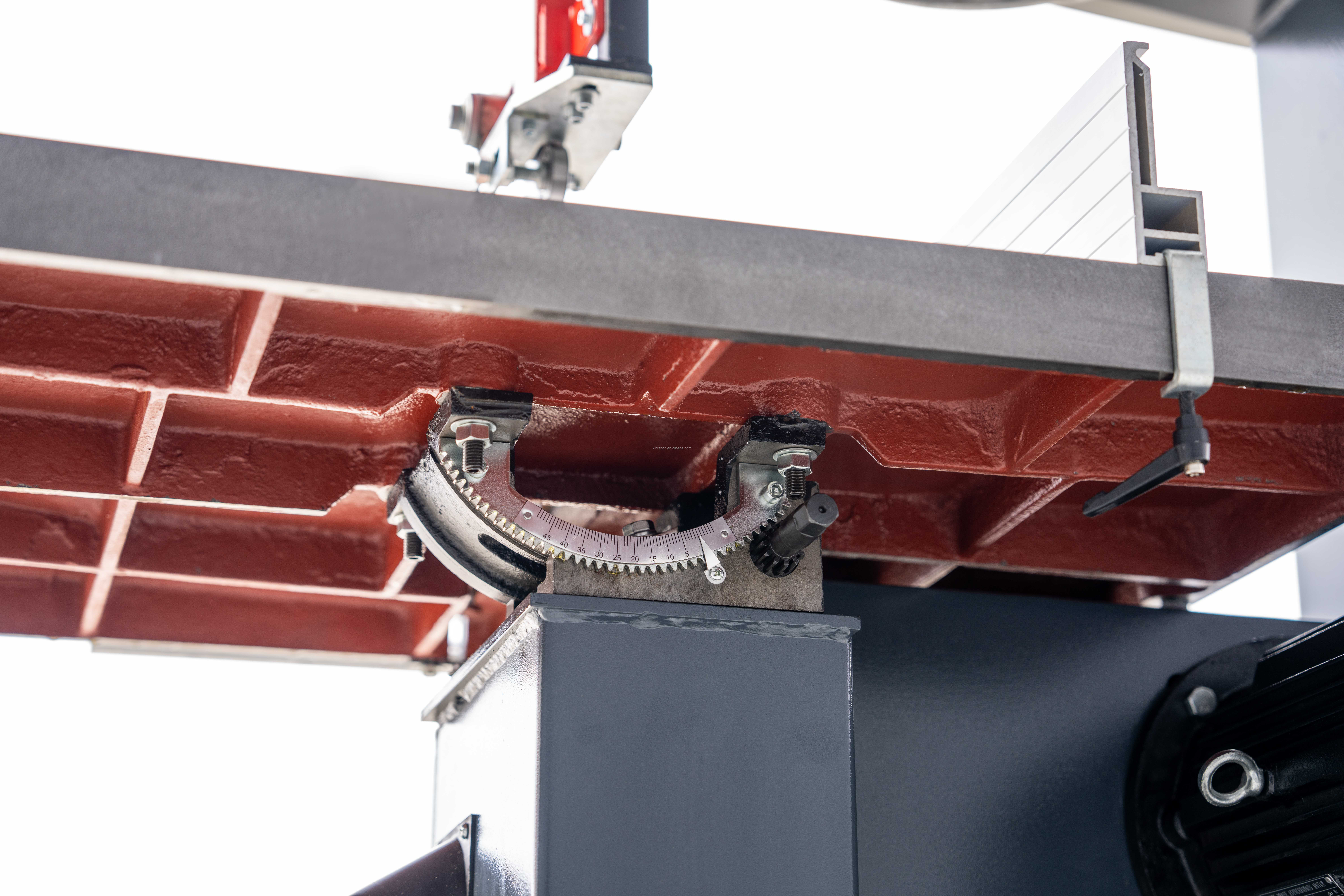 Станок ленточнопильный вертикальный по дереву 398 мм