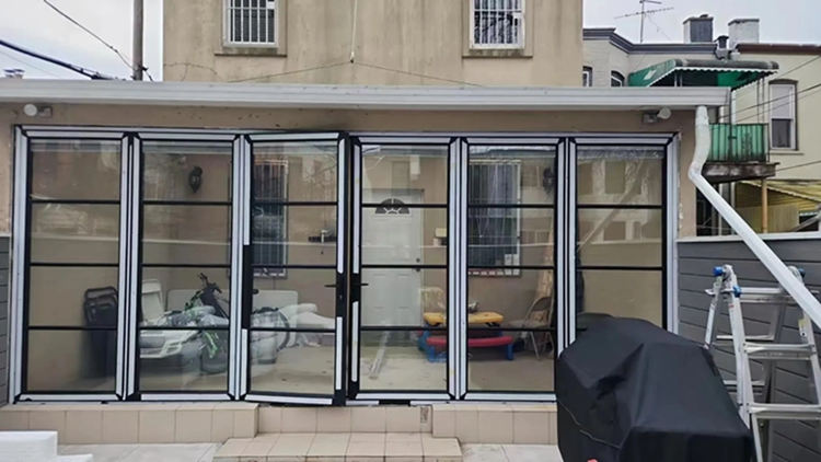 Aluminum Frame Accordion Door Tempered Glass Folding Door Factory