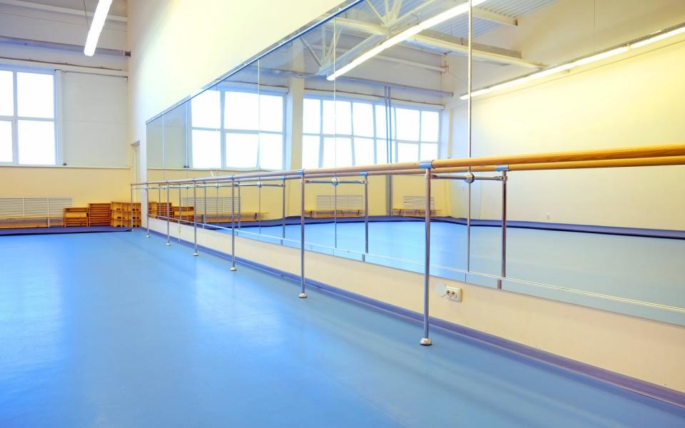 2mm 3mm 4mm 6mm 8mm 10mm Silver/Aluminum/Glass/Tempered/Toughened Mirror Used for Automobies/Buildings/Bathrooms/Decoration, and Can Be Polished/Beveled Price