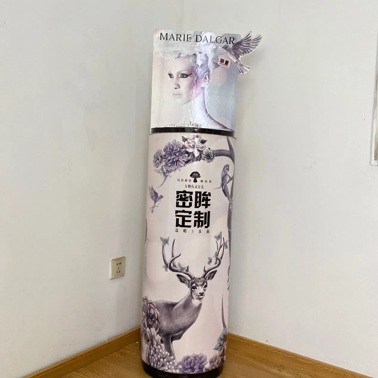 Product Shape Lip Stick Advertisng Cardboard Paper Standee for Branding