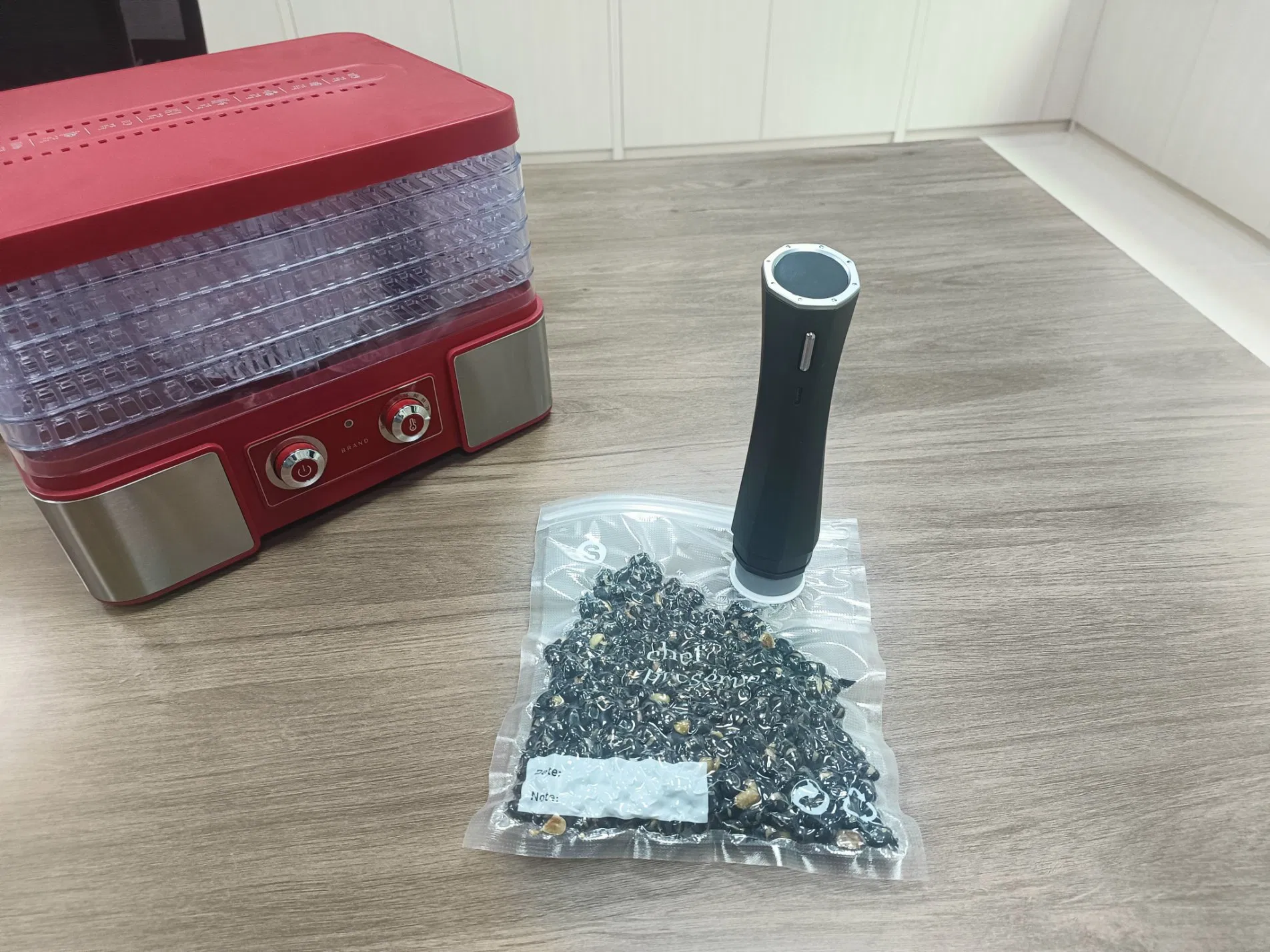 Rechargeable Handheld Vacuum Sealer with Efficient 4W Power Technology