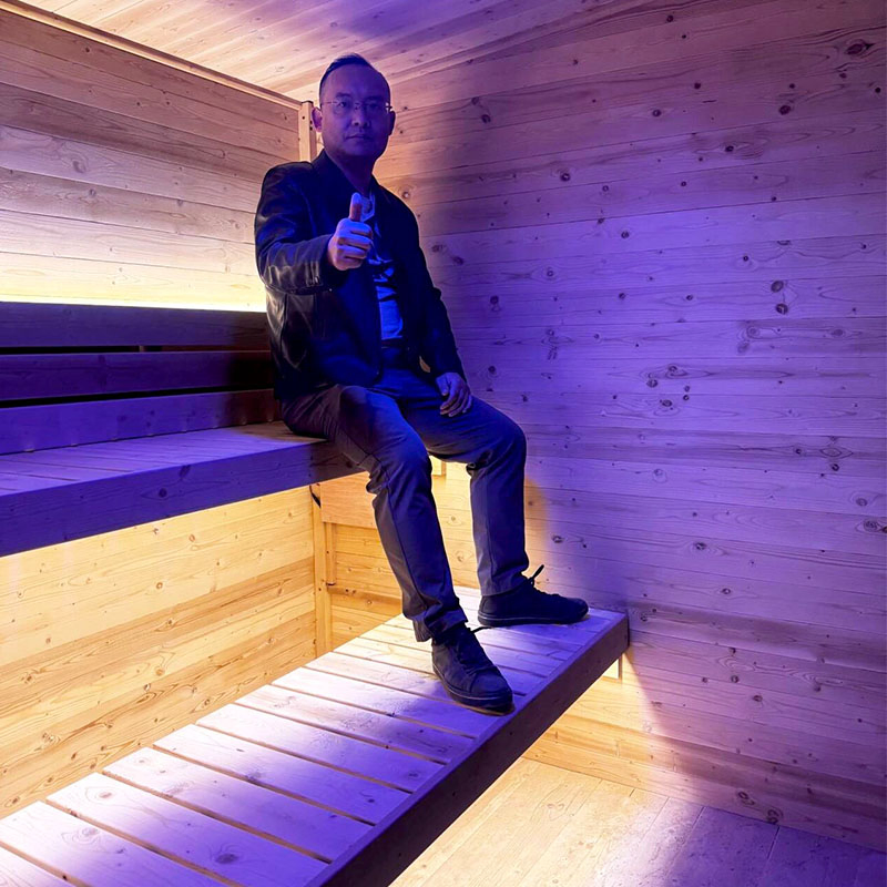 2026 Hot Best Selling New Luxury Customize 6-7 Persons Modern Outdoor Large Slope Roof Thermo Wood Steam Sauna with Black Tinted Glass