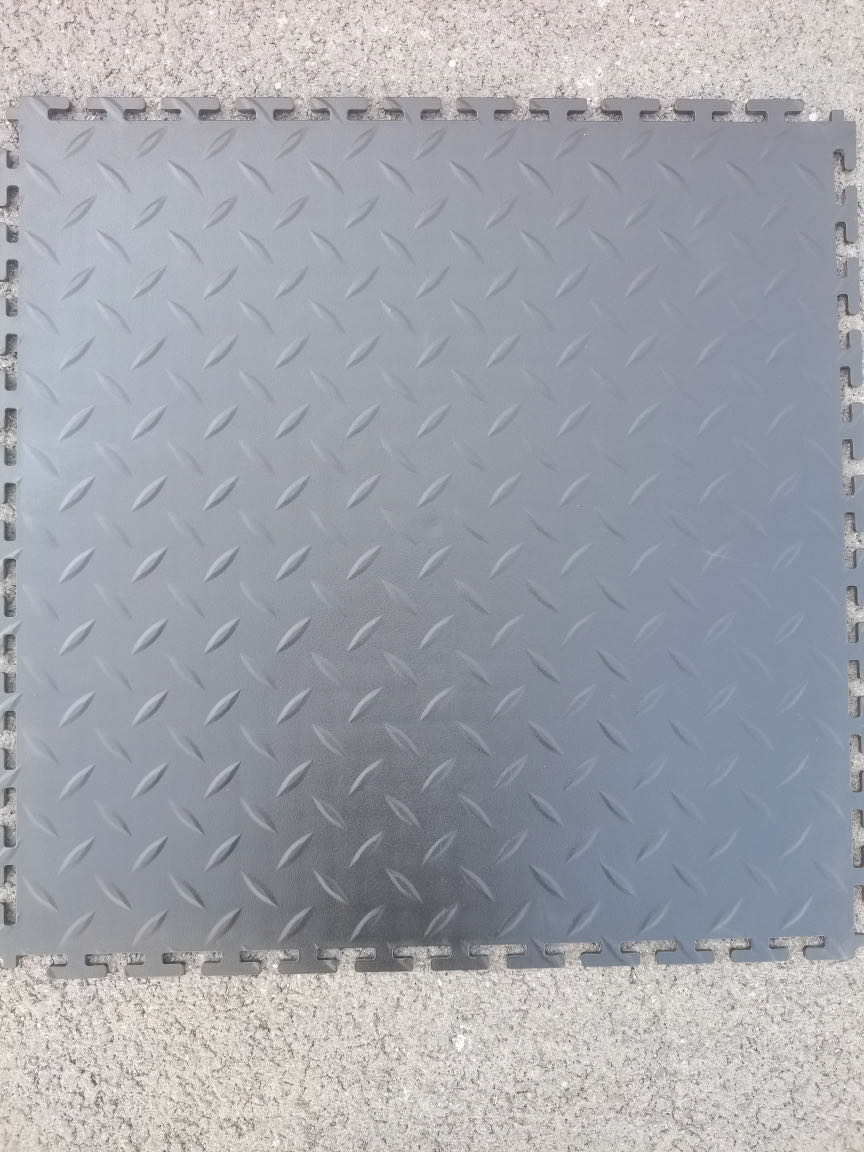 Влагостойкая ПВХ плитка для гаража 500x500 мм