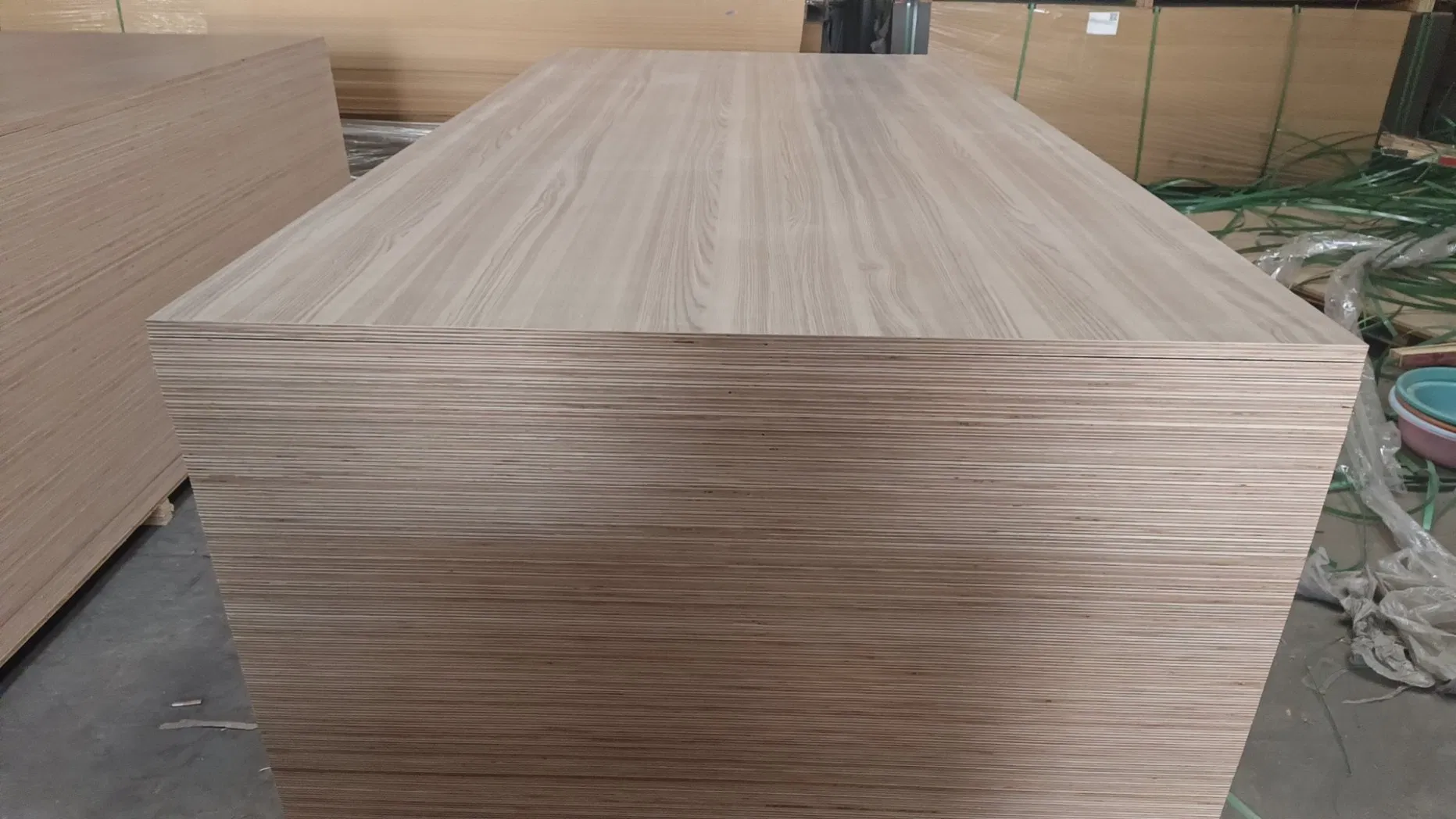 1220X2440mm 18mm Marine Melamine Laminated Wood Board Plywood for Furniture and Cabinet