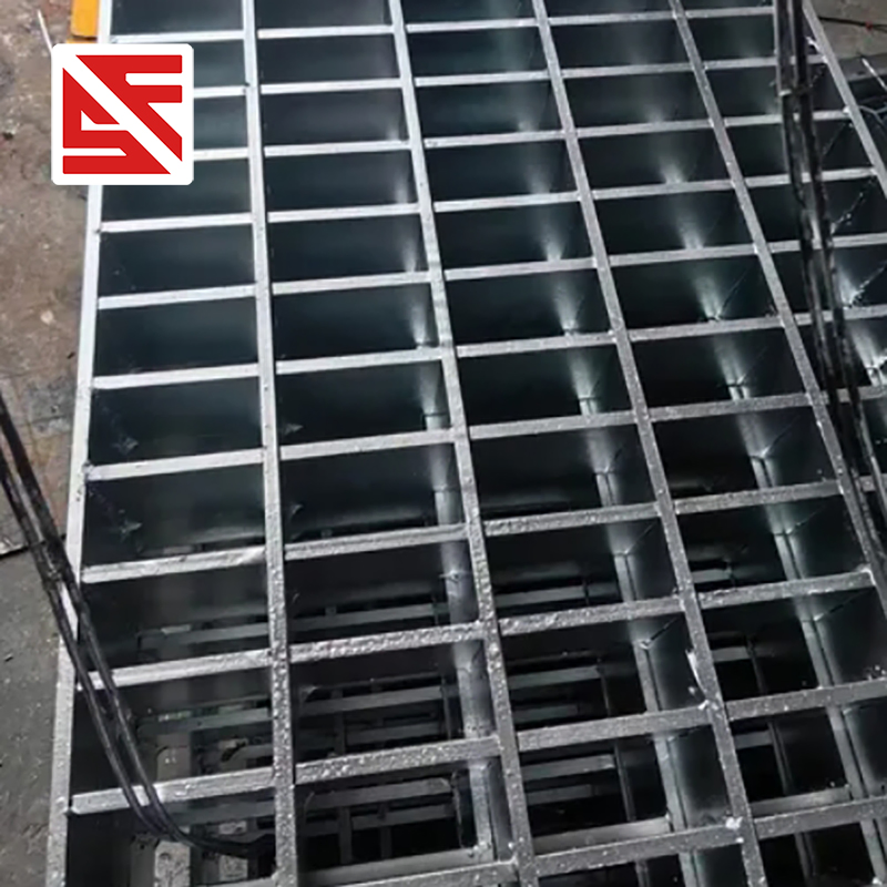 Customizable Outdoor Metal Fence Safety Steel Fence Wire Mesh Panel for Railing