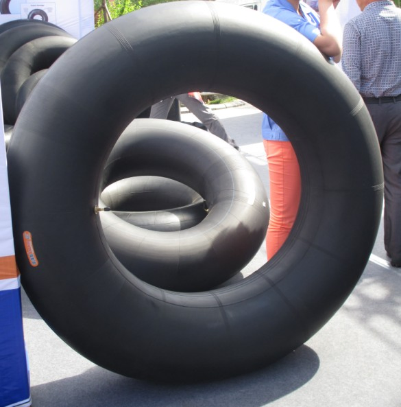 Goor Price Korea Technology OTR Tyre 17.5-25 15.5-25 23.5-25 Port Loader Mining Wheel Loader Natural Rubber Tube