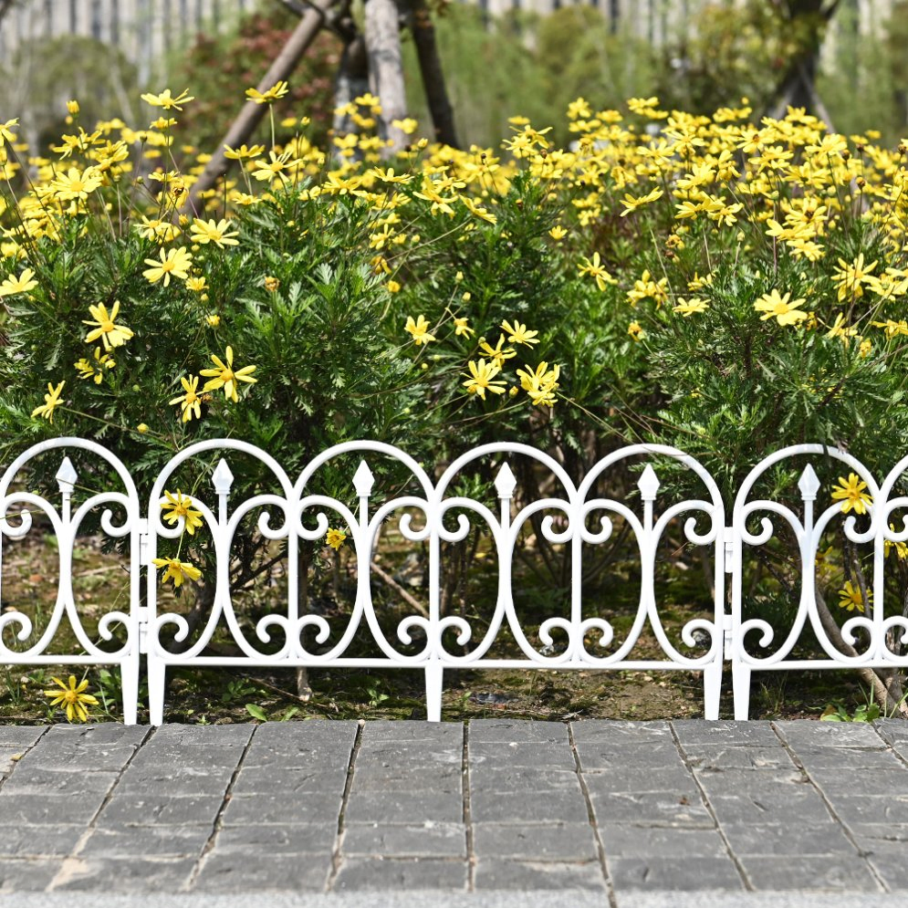 New Design Decorative Metallic Ironwork Plastic Garden Fence for Lawn Decoration Picket Fence Small Villa Border (WL-010-1)